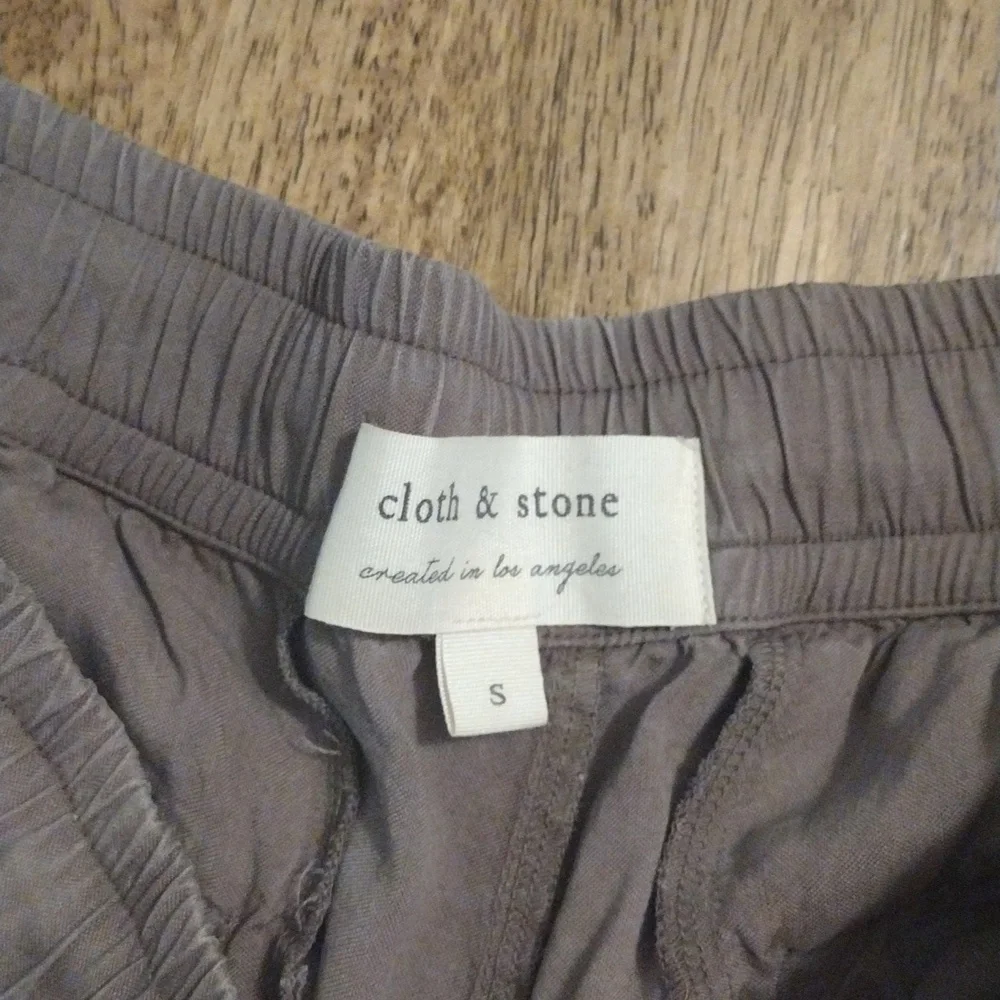 Olive Green Cloth & Stone Cropped Cargo 100% Tencel Lyocell Pull on Pants S
